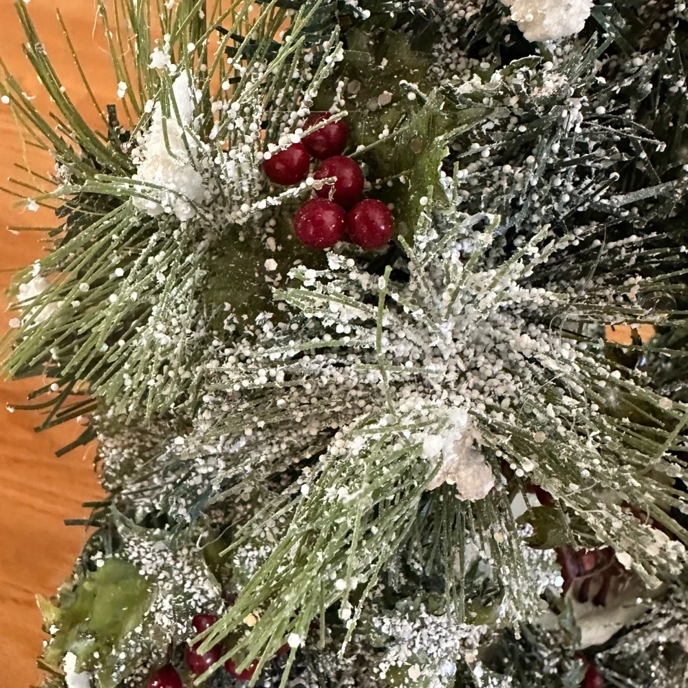 Victorian Themed Christmas Lights and Musical Artificial Wreath